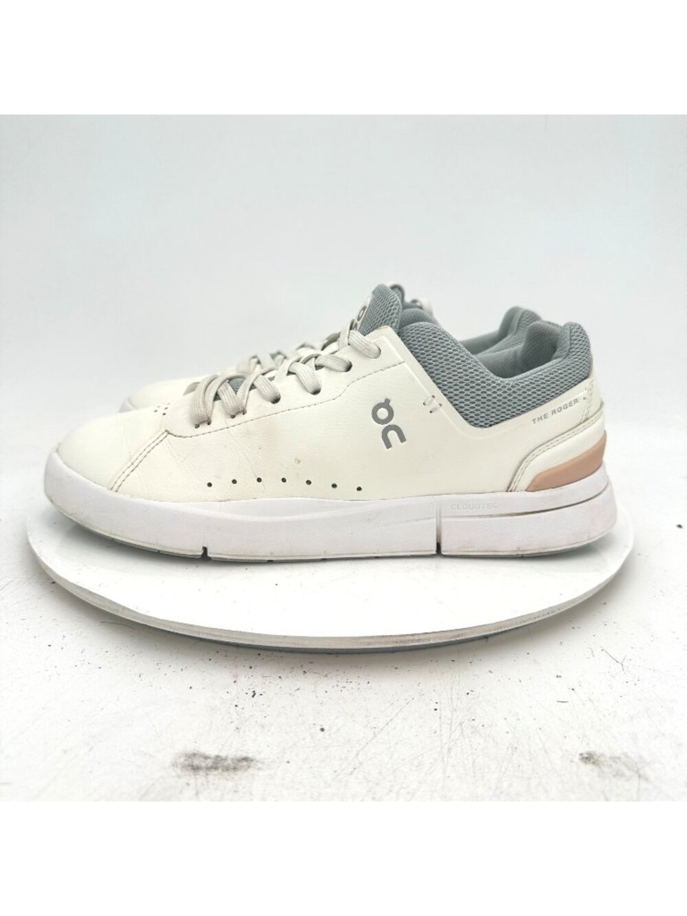 On The Roger Advantage Women Size 9 3WD10652349 White Rose Hip Training Shoes